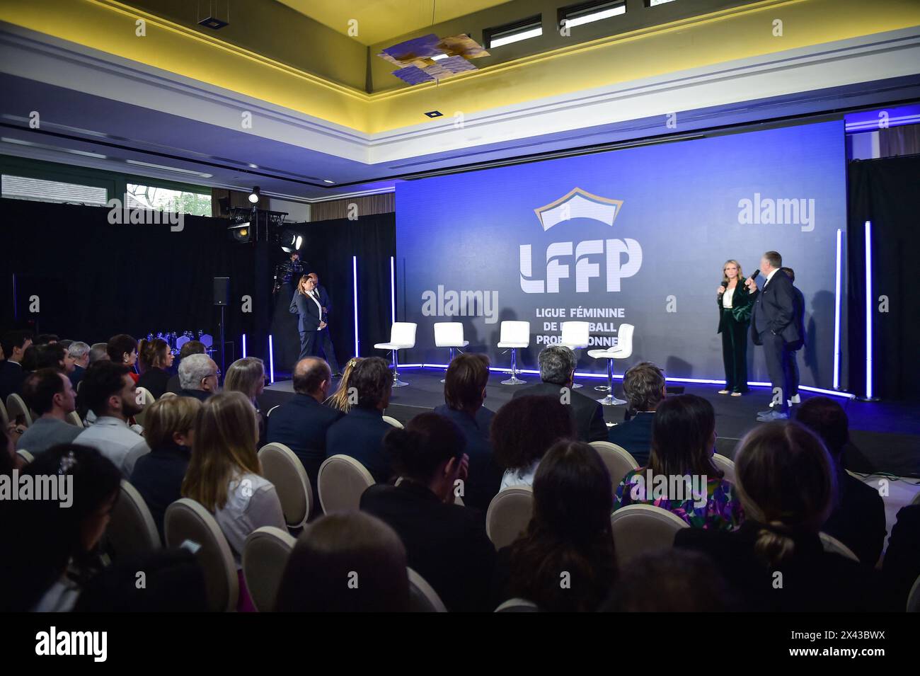 Cette photographie montre le nouveau logo de la Ligue de football professionnel féminin nouvellement annoncée lors de la cérémonie des Arkema D1 Awards au Pavillon Dauphine à Paris le 29 avril 2024. Photo de Firas Abdullah/ABACAPRESS.COM crédit : Abaca Press/Alamy Live News Banque D'Images