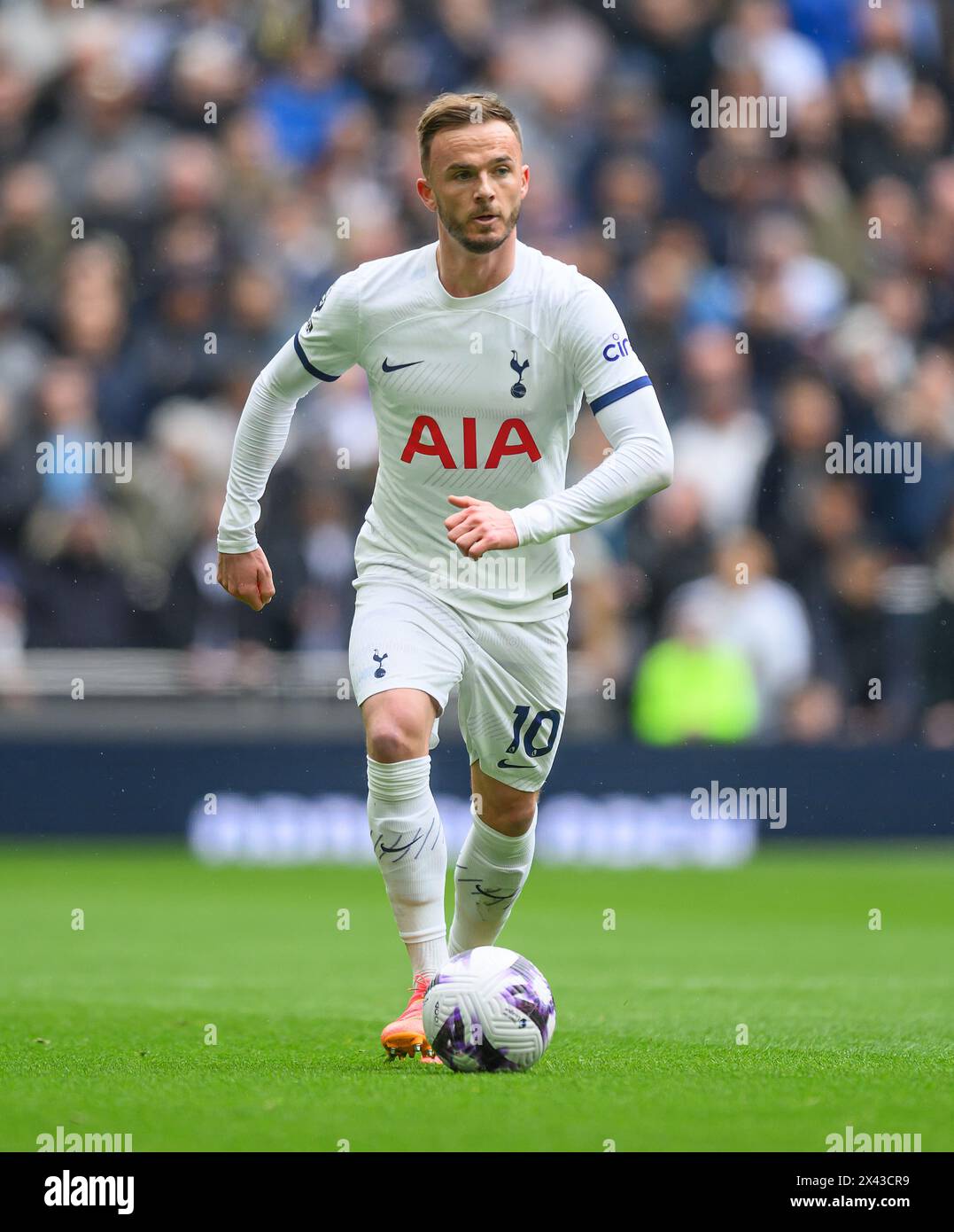 28 avril 2024 - Tottenham Hotspur v Arsenal - premier League - Tottenham Hotspur Stadium. James Maddison de Tottenham au combat contre Arsenal. Image : Mark pain / Alamy Live News Banque D'Images