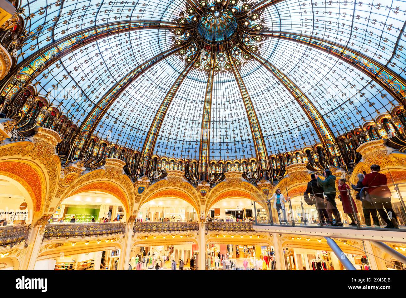 Dôme néo-byzantin (43 mètres) conçu par Ferdinand Chanut, Georges Chedanne. Les Galeries Lafayette Haussmann, le célèbre magasin situé sur le boulevard Banque D'Images