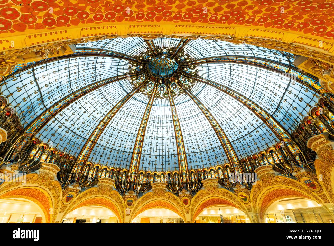 Dôme néo-byzantin (43 mètres) conçu par Ferdinand Chanut, Georges Chedanne. Les Galeries Lafayette Haussmann, le célèbre magasin situé sur le boulevard Banque D'Images