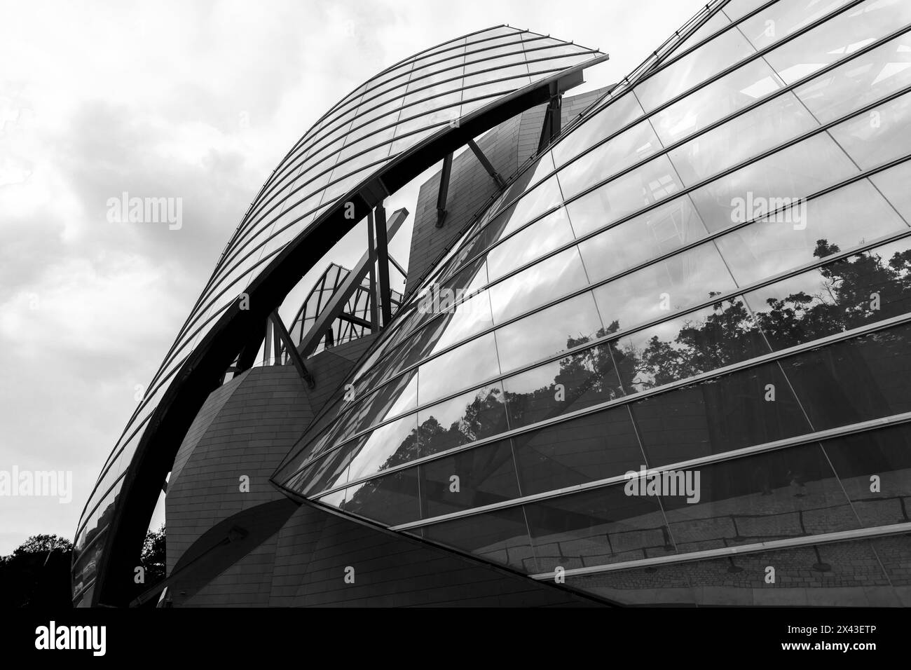 Le bâtiment de la Fondation Louis Vuitton conçu par l'architecte Frank Gehry est un musée d'art et centre culturel français parrainé par le groupe LVMH et sa filiale Banque D'Images