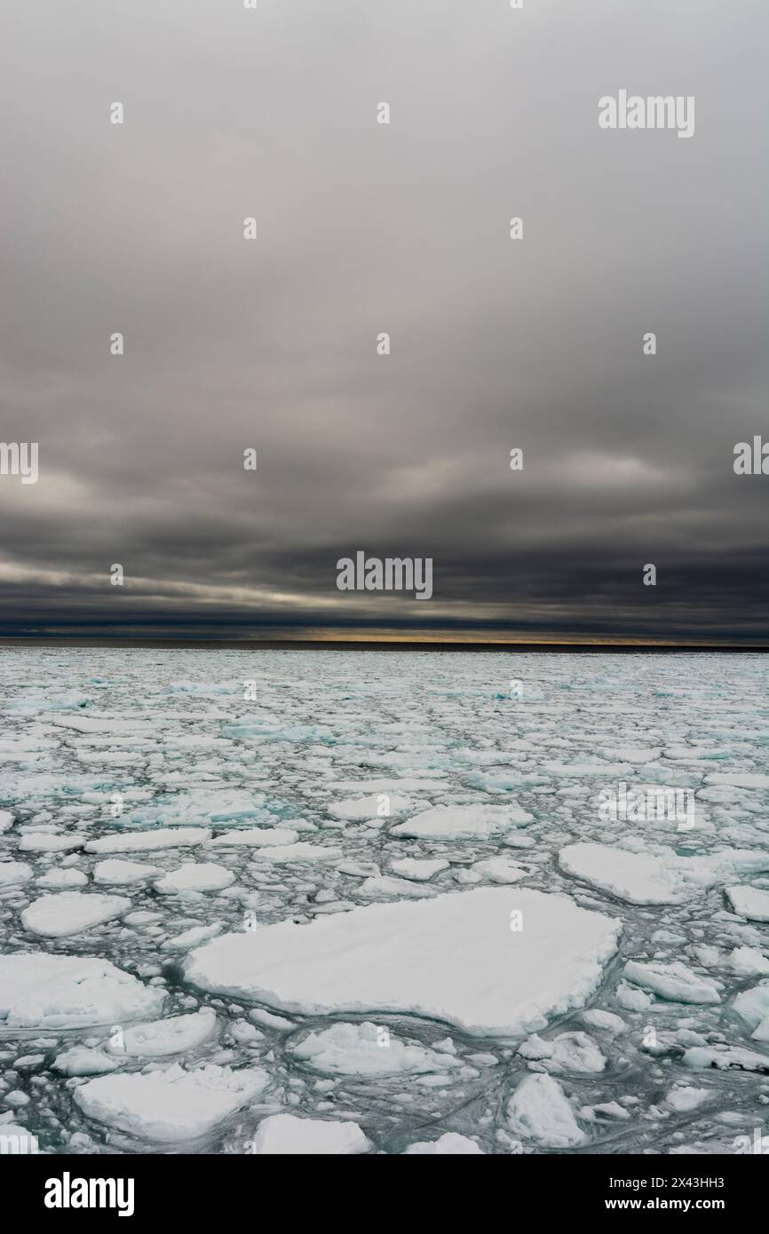 Fonte de la glace de mer arctique. Calotte glaciaire polaire nord, océan Arctique Banque D'Images