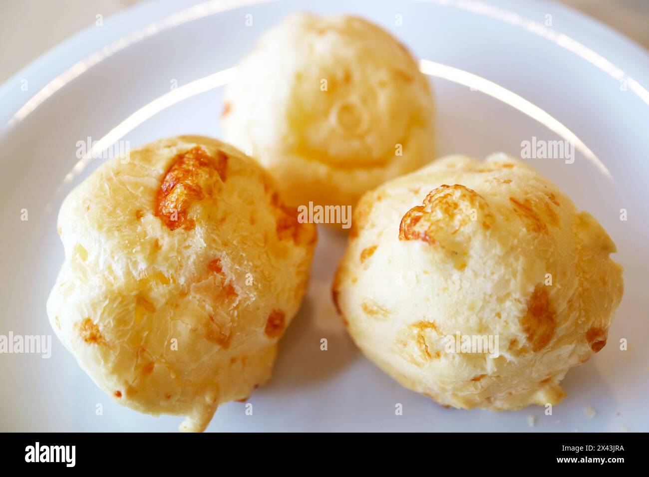 Gros plan sur les délicieux et Chewy Pao de Queijo, pains traditionnels au fromage brésilien Banque D'Images