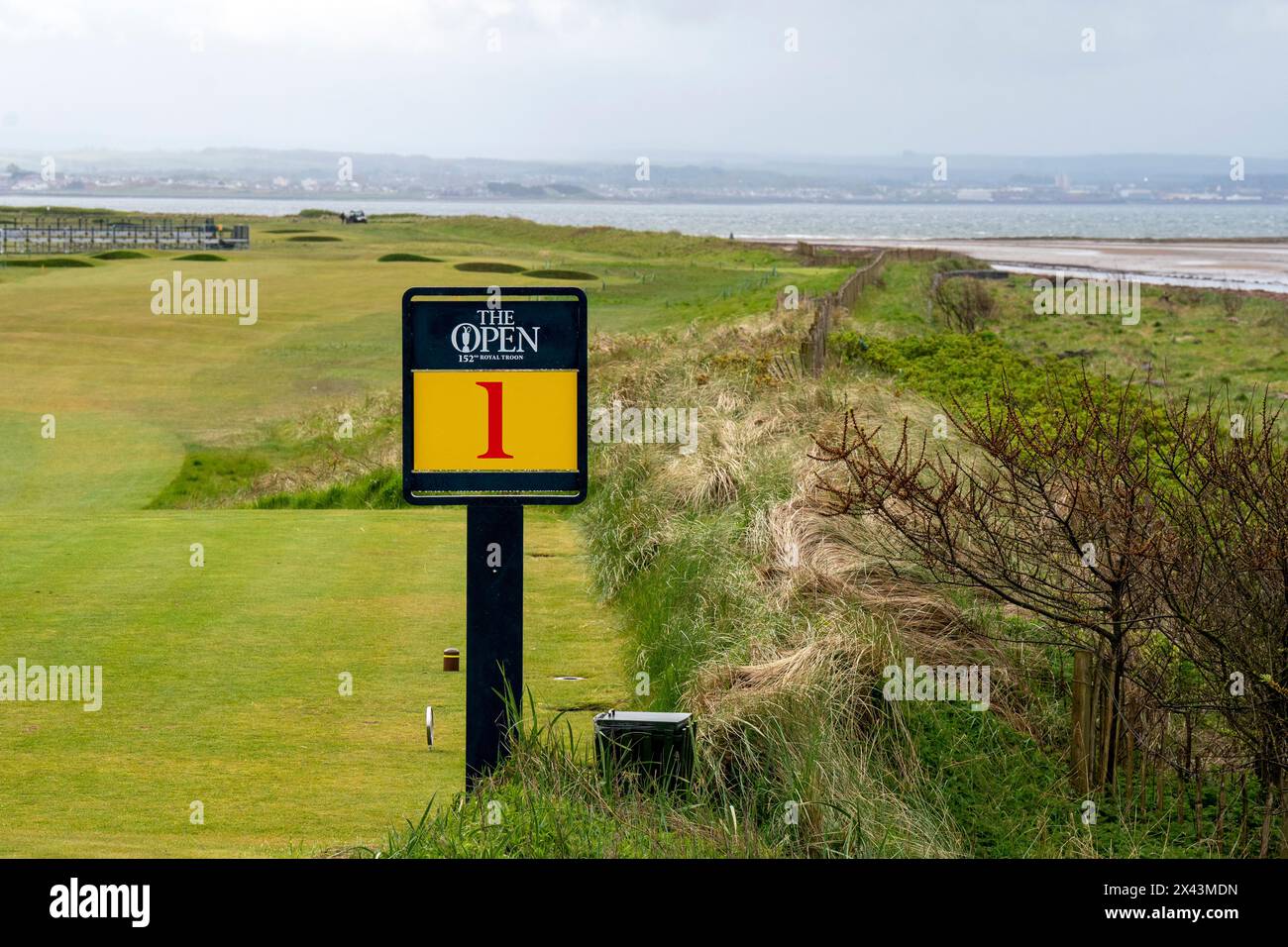 Le premier tee lors de la 152e journée Open Media au Royal Troon Golf Club, South Ayrshire. Date de la photo : mardi 30 avril 2024. Banque D'Images