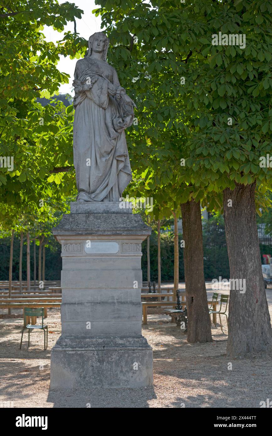 Statue de Louise de Savoie, régente de France (1476 à 1531) au jardin du Luxembourg à Paris. Cette sculpture fait partie d'une série de marbre blanc St Banque D'Images