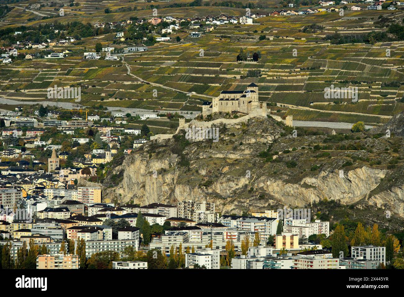 L'église notre-Dame de Valère, Basilique de Valeria sur la colline de Valeria au-dessus de la ville de Sion dans la vallée du Rhône, Sion, Sion, Valais Banque D'Images