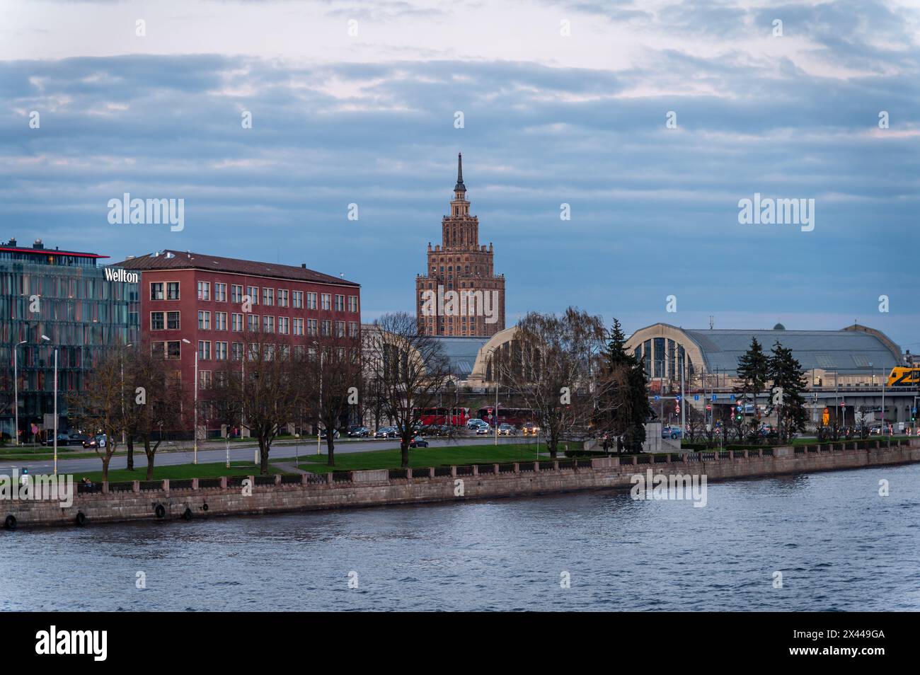 Vue de Riga, y compris l'Académie lettone des sciences, Riga, Lettonie Banque D'Images