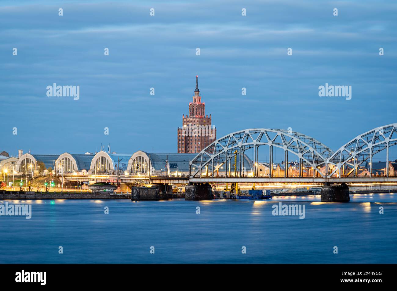 Vue de Riga, y compris l'Académie lettone des sciences, Riga, Lettonie Banque D'Images