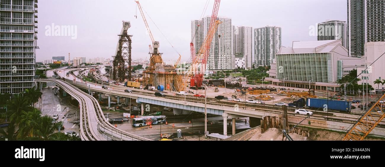 Vue sur Miamis nouveau site de construction de pont I-395 signature, Miami, Floride, États-Unis Banque D'Images