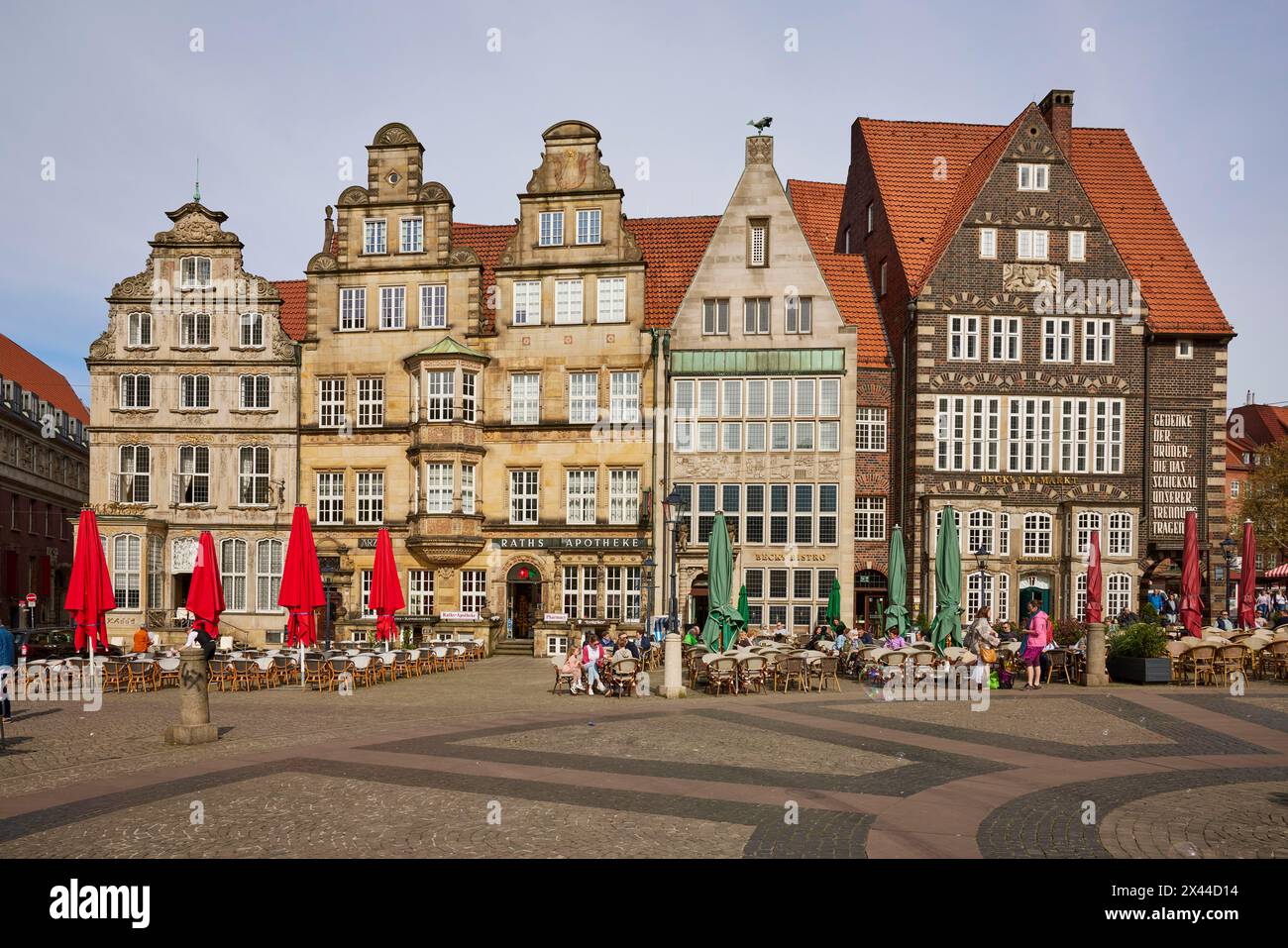 Maisons à pignons classées sur le côté nord-ouest de la place du marché de Brême à Brême, ville hanséatique, État fédéral de Brême, Allemagne Banque D'Images