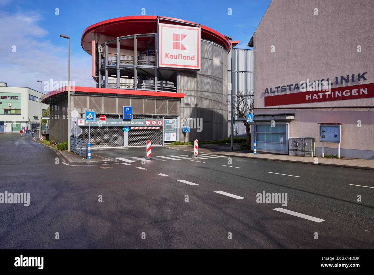 Parking fermé de Kaufland et Altstadtklinik à Hattingen, quartier Ennepe-Ruhr, Rhénanie du Nord-Westphalie, Allemagne Banque D'Images