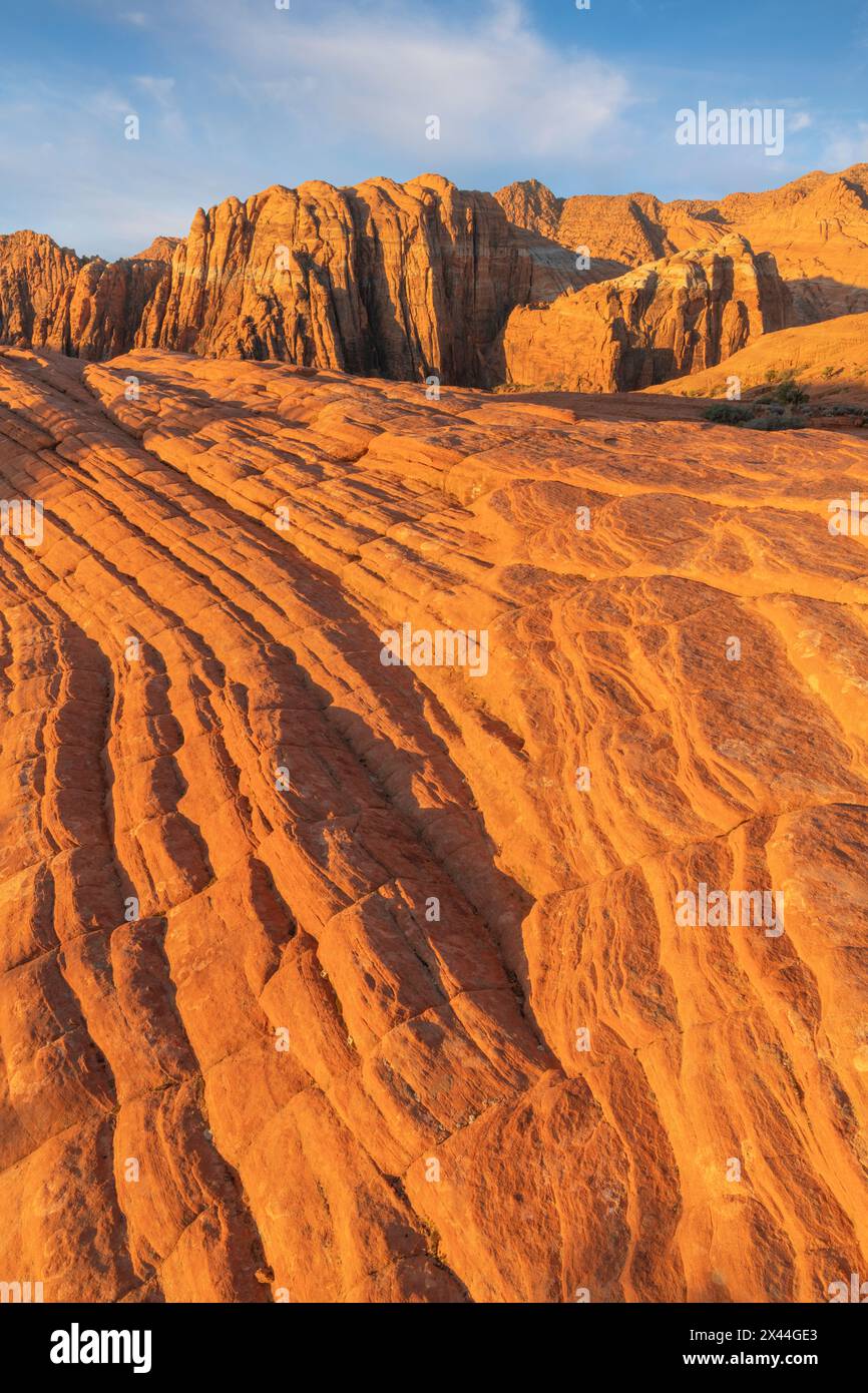 Lever du soleil sur les formations de slickrock Petrified Dunes, parc national de Snow Canyon, Utah. Banque D'Images