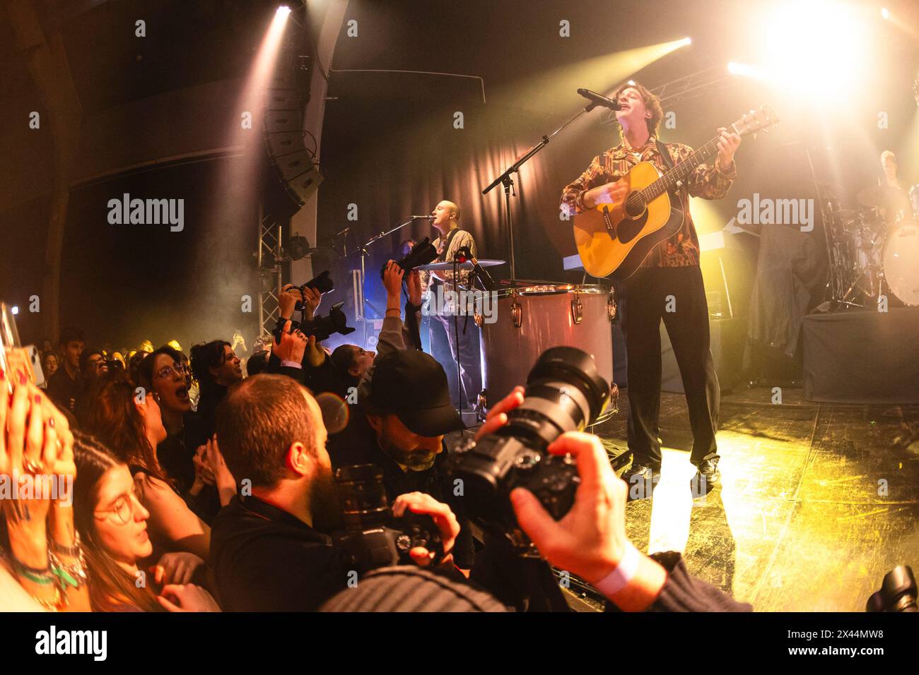 Milan, Italie. 15 janvier 2024. Jonathan Wischniowski (G) et Frederik Rabe (C) des Giant Rooks se produiront en concert au Santeria de Milan, en Italie, le 10 janvier 2024. (Photo de Mairo Cinquetti/NurPhoto) crédit : NurPhoto SRL/Alamy Live News Banque D'Images