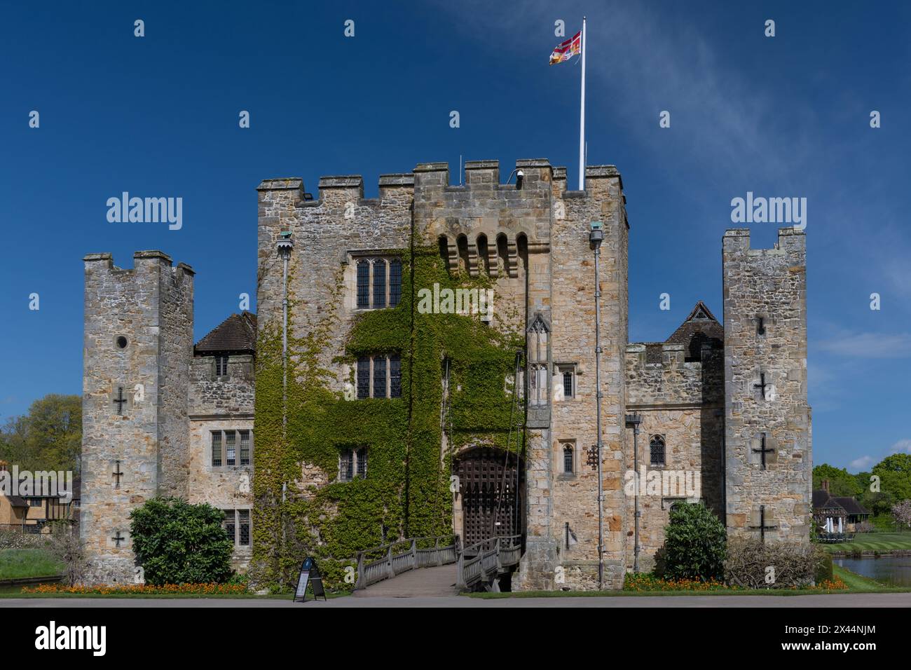 Hever Castle, Kent, Royaume-Uni par une journée ensoleillée avec un ciel bleu Banque D'Images