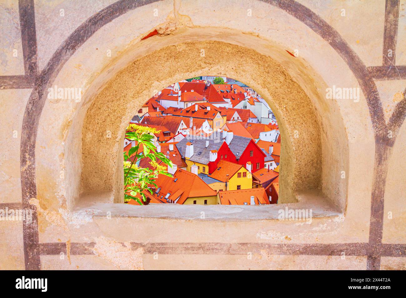 Paysage urbain d'été - vue du château de Cesky Krumlov à la vieille ville de Cesky Krumlov, République tchèque Banque D'Images