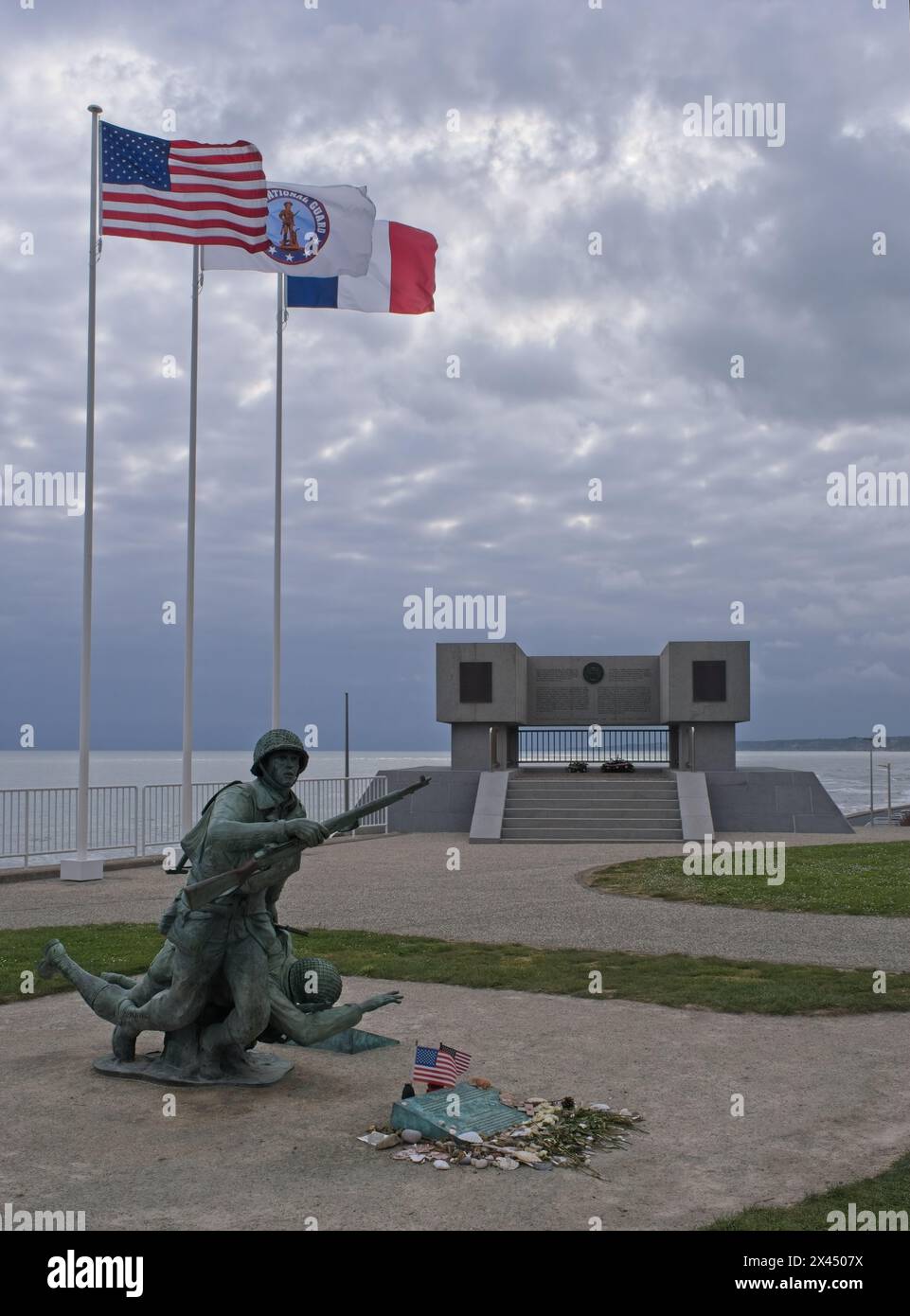 Vierville-sur-mer, France - 24 avril 2024 : jour J d'Omaha Beach. Débarquement en Normandie pendant la seconde Guerre mondiale. Jour de printemps nuageux. Mise au point sélective Banque D'Images