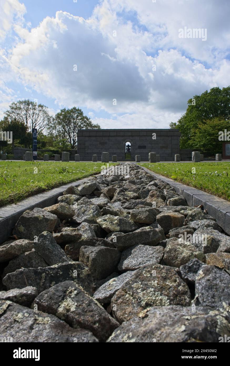La Cambe, France - 28 avril 2024 : ce cimetière de guerre allemand à la Cambe contient les tombes d'environ 21000 soldats tués pendant la seconde Guerre mondiale. Sunn Banque D'Images