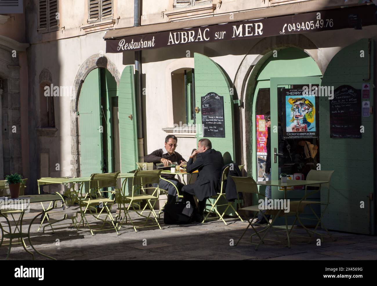 Déjeuner tranquille à Toulon France Banque D'Images