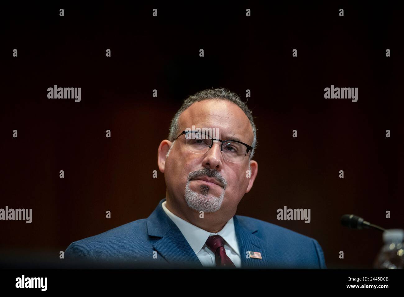 Miguel Cardona, secrétaire du Département de l'éducation DES ÉTATS-UNIS, comparaît devant un comité des crédits du Sénat - sous-comité du travail, de la santé et des services sociaux, et de l'éducation, audience pour examiner les prévisions budgétaires et la justification pour l'exercice financier 2025 du ministère de l'éducation, dans l'édifice des bureaux du Sénat Dirksen à Washington, DC, le mardi 30 avril 2024. Crédit : Rod Lamkey/CNP/MediaPunch Banque D'Images