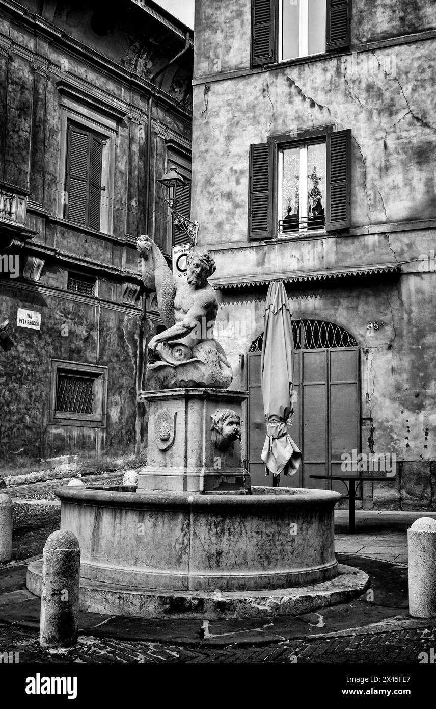Fontana del Delfino, Bergame, Lombardie, Italie. Avril 2023 Banque D'Images