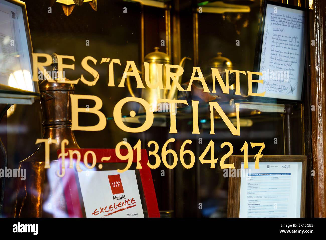 Madrid, Espagne. 11 février 2024 - Inscrivez-vous sur la vitrine du restaurant Botin, le plus ancien restaurant du monde. Banque D'Images
