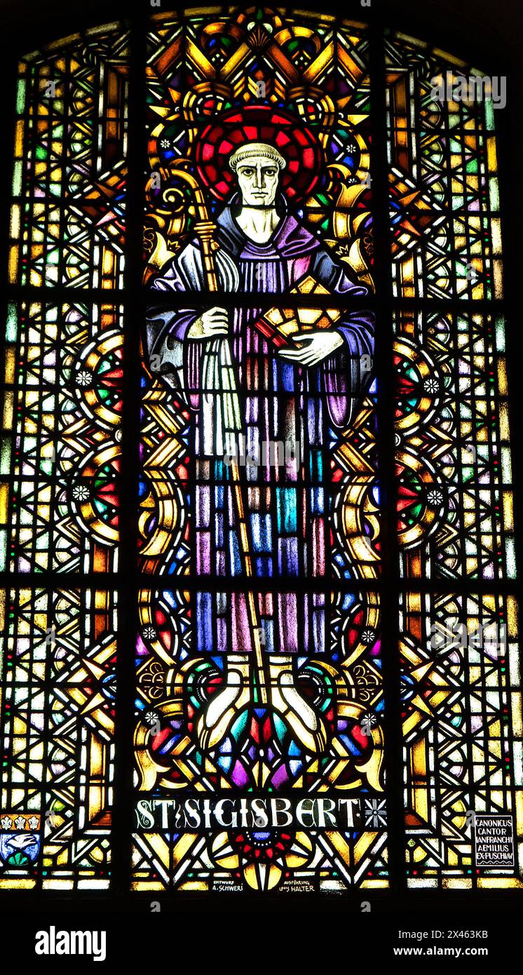 Vitrail dans la cathédrale Sainte-Marie de l'Assomption, Coire, Suisse Banque D'Images