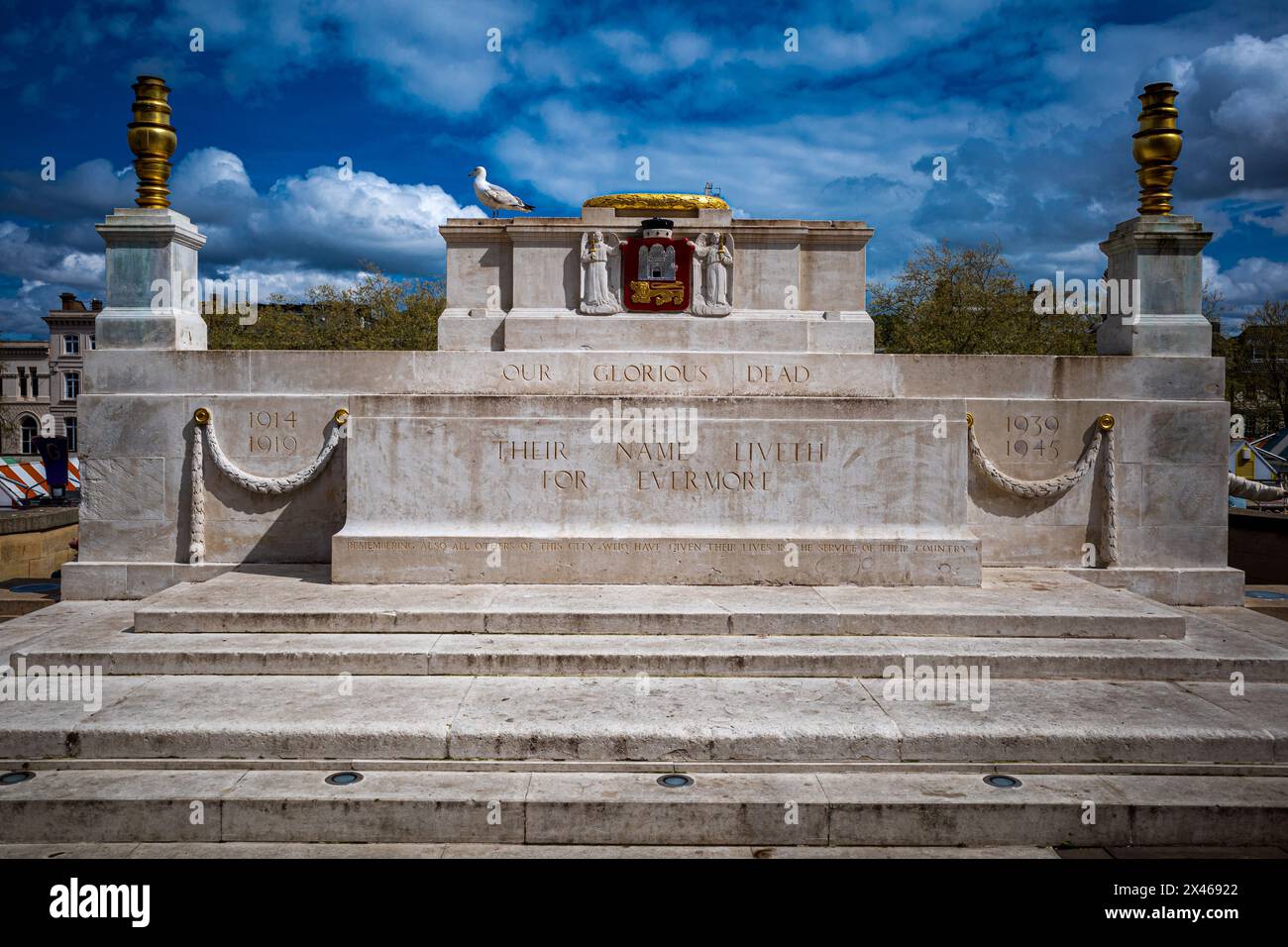 Mémorial de guerre de Norwich. Armoiries de Norwich sur le Monument commémoratif de guerre de Norwich ou cénotaphe, conçu par Sir Edwin Lutyens et dévoilé en 1927. Banque D'Images