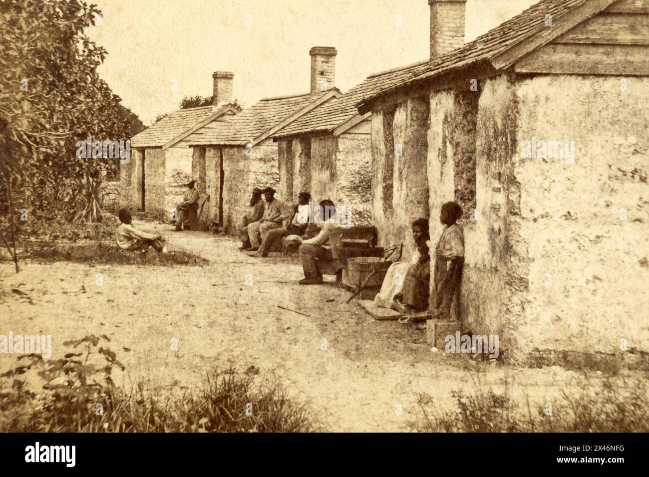 Quartiers pour anciens esclaves, faits de béton tabby, à la plantation Kingsley sur l'île de Fort George à Jacksonville, en Floride. (Photo c1880) Banque D'Images