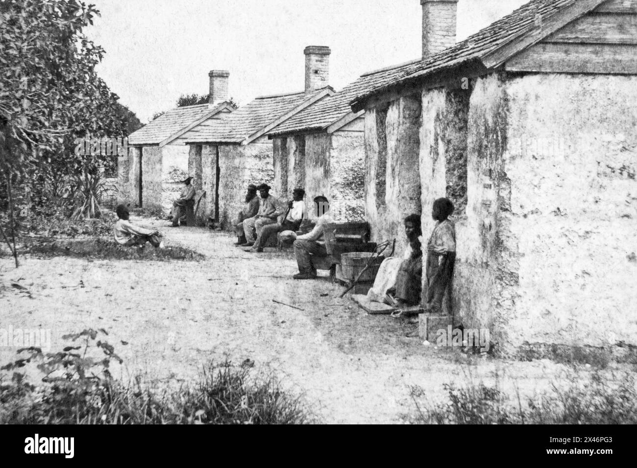 Quartiers pour anciens esclaves, faits de béton tabby, à la plantation Kingsley sur l'île de Fort George à Jacksonville, en Floride. (Photo c1880) Banque D'Images
