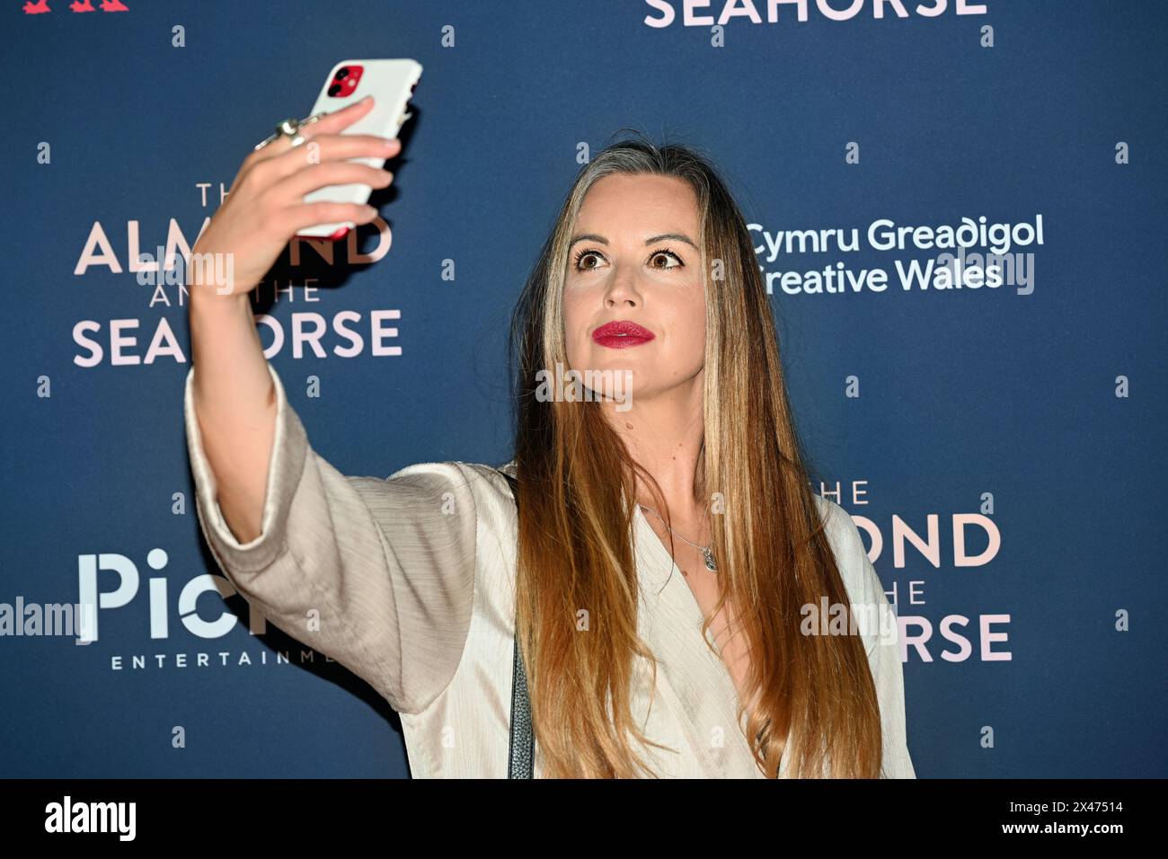 LONDRES, ANGLETERRE - AVRIL 30 : Charlie Webster assiste à la première britannique de 'The Almond and the Seahorse' au vue West End le 30 avril 2024 à Londres, en Angleterre. Banque D'Images