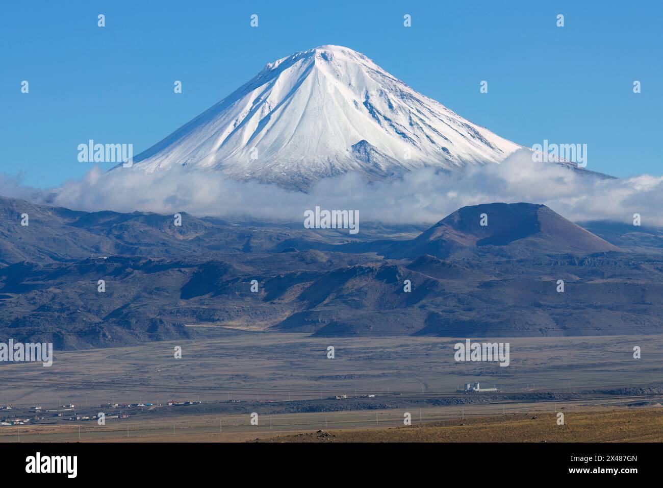 Vue sur le mont Ararat enneigé, Dogubayazit, Turquie Banque D'Images