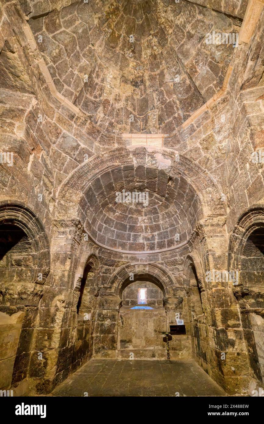 Monastère de Saint Ananias connu sous le nom de Deyrulzafaran ou monastère de safran, plafond voûté en pierre, Mardin, Turquie Banque D'Images
