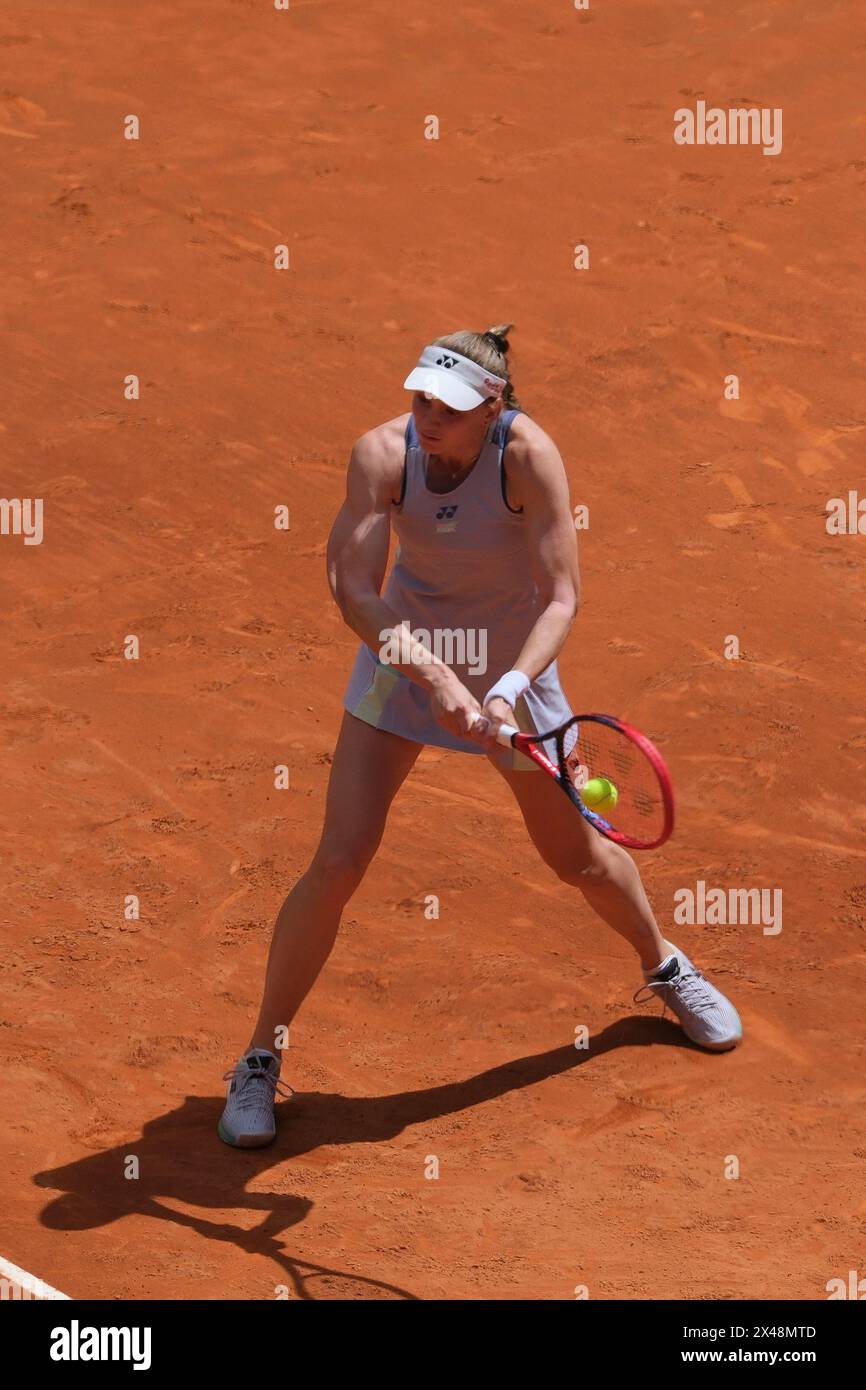Elena Rybakina, du Kazakhstan, contre Yulia Putintseva lors de son match de quart de finale en simple féminin de l’Open de Muta Madrid à la Caja Magica sur M. Banque D'Images