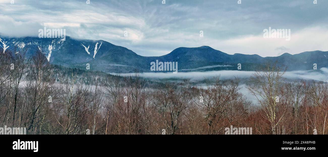 Les montagnes blanches sont une chaîne de montagnes de l'État du New Hampshire et une petite partie de l'ouest du Maine aux États-Unis. Ils sont une sous-gamme de t Banque D'Images