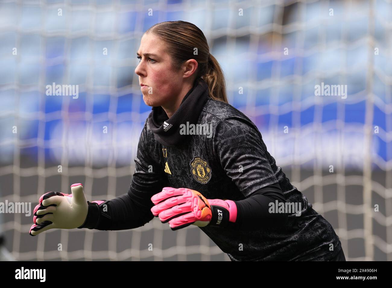 Mary Earps de Manchester United se réchauffe avant le match de Super League féminine des Barclays entre Leicester City et Manchester United. Banque D'Images