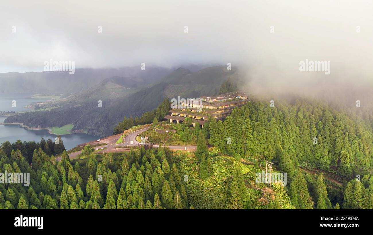 Plan aérien abandonné l'hôtel Monte Palace aux Açores, Sao Miguel. Portugal Banque D'Images