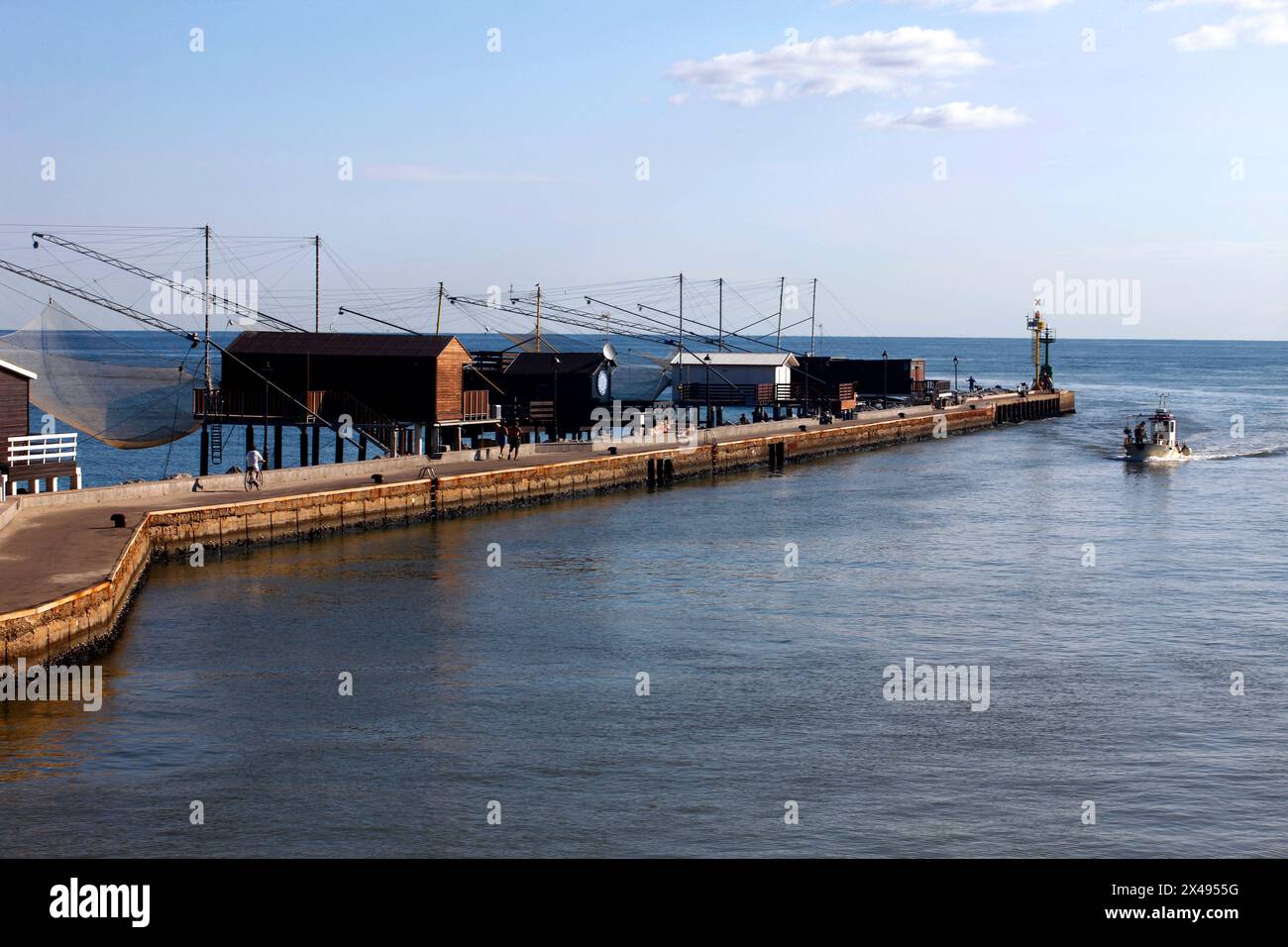 Italie Emilia Romagna Cesenatico Wharf et trébuchets Banque D'Images