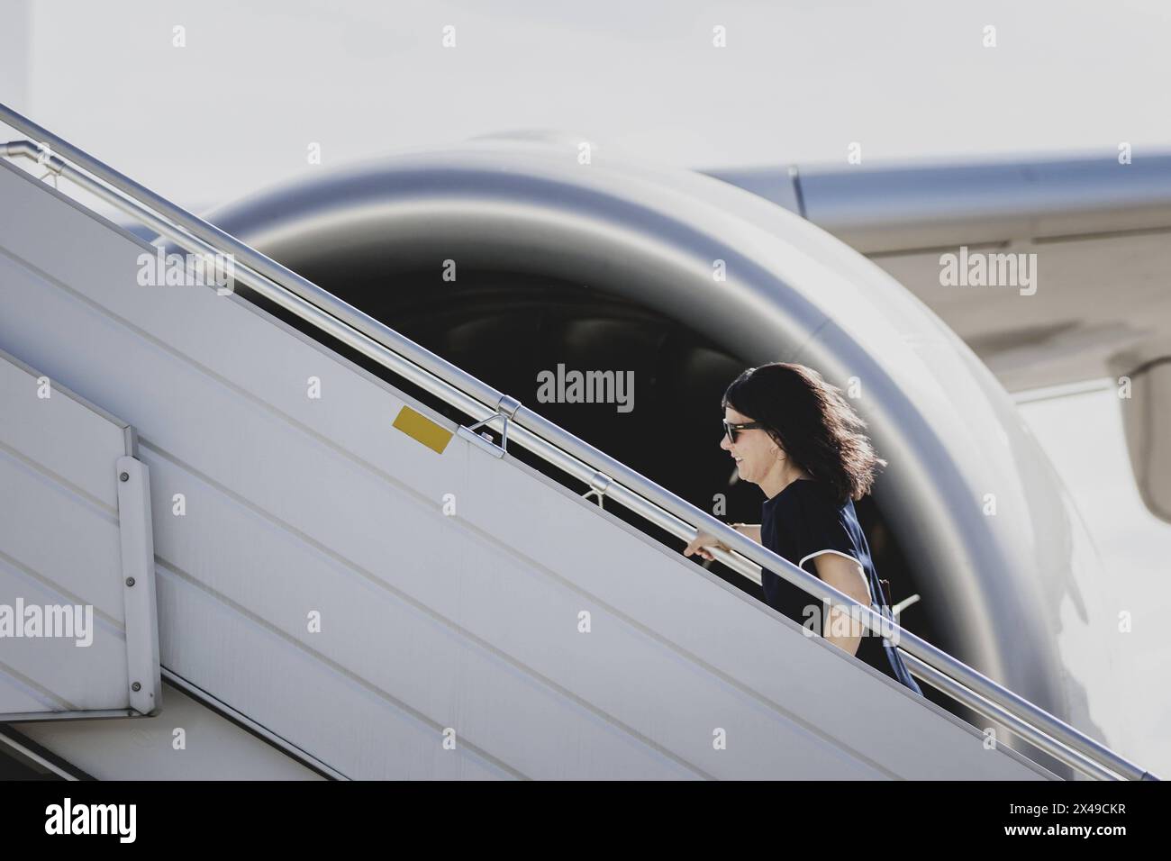 Annalena Baerbock Buendnis 90/Die Gruenen, Bundesaussenministerin, aufgenommen vor Abflug nach Adelaide in Berlin, 01.05.2024. Baerbock reist fuer politische Gespraeche nach australien, Neuseeland und Fidschi. / Fotografiert im Auftrag des Auswaertigen AMTES. Berlin Deutschland *** Annalena Baerbock Buendnis 90 Die Gruenen , ministre fédéral des Affaires étrangères, photographié avant son départ pour Adélaïde à Berlin, 01 05 2024 Baerbock se rend en Australie, Nouvelle-Zélande et Fidji pour des entretiens politiques photographiés pour le compte du ministère fédéral des Affaires étrangères Berlin Allemagne Copyright : xFlorianxGaertnerxAAxphotothek.d Banque D'Images