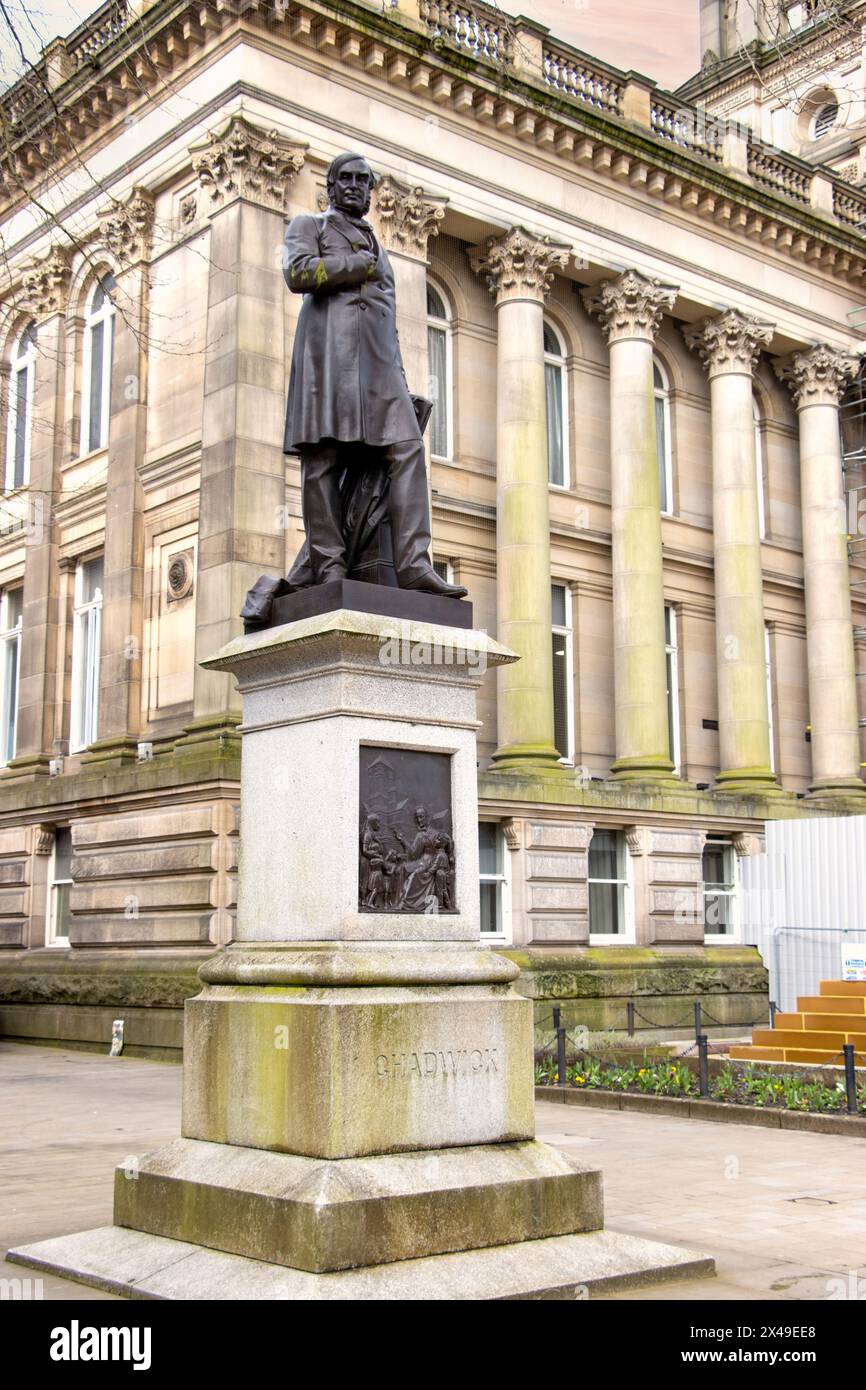 Statue de Samuel Taylor Chadwick devant la mairie, Bolton, Lancashire, Royaume-Uni Banque D'Images