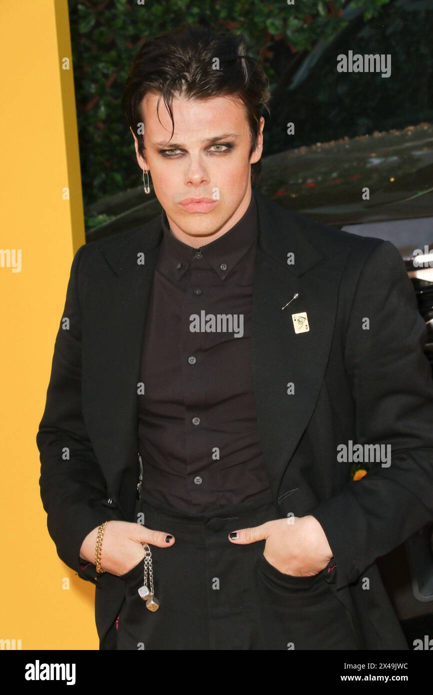 Los Angeles, États-Unis. 01 mai 2024. Yungblud à la première de The Fall Guy au Dolby Theatre, Los Angeles, CA, le 30 avril 2024. Crédit photo : Joseph Martinez/PictureLux crédit : PictureLux/The Hollywood Archive/Alamy Live News Banque D'Images