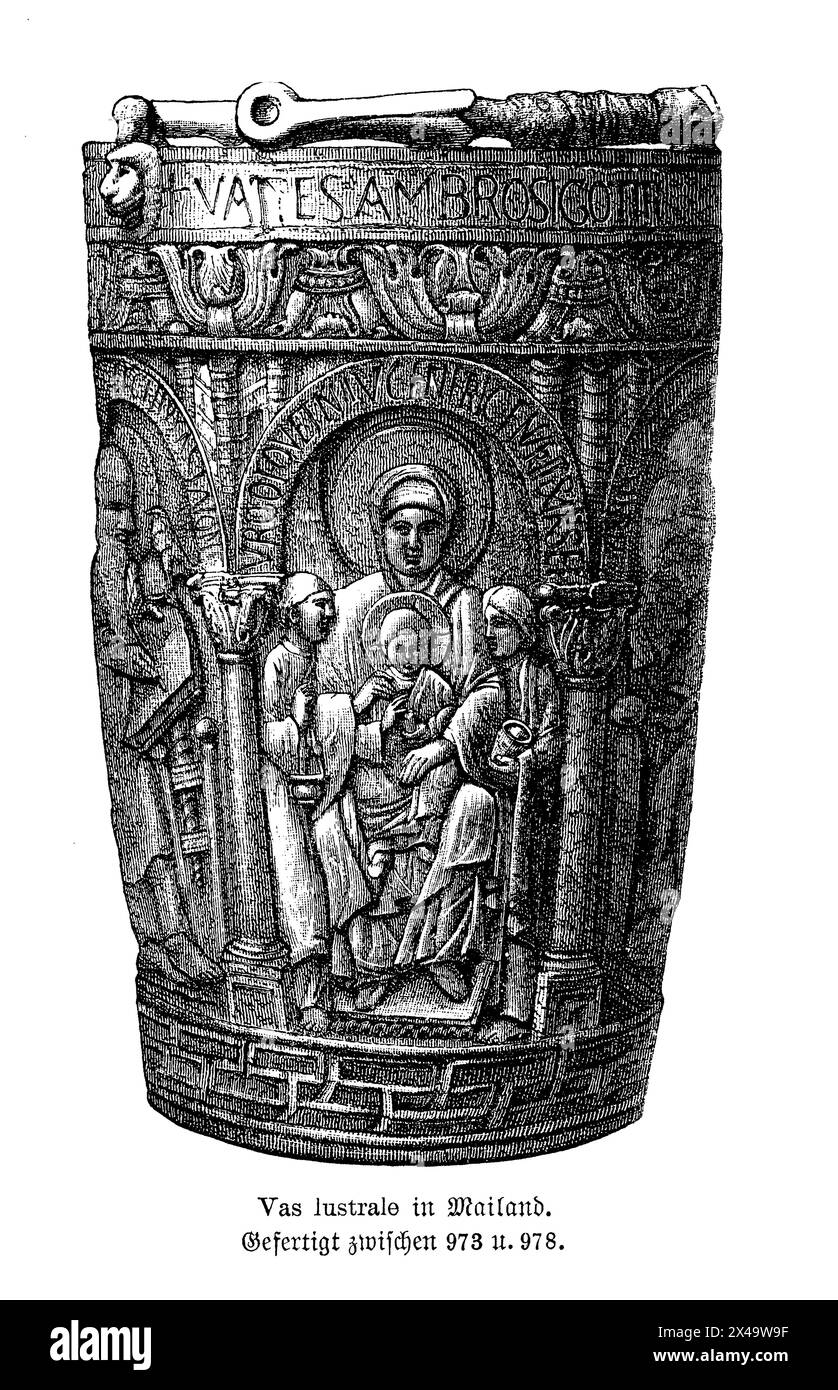 Un vase lustral médiéval élaboré de Milan, datant de 973-978 AD. Le vase est richement orné de figures religieuses, dont des saints et des anges, rendus dans un style qui rappelle le byzantin Ces figures sont élaborées de façon complexe, avec des expressions et des gestes détaillés qui transmettent un sens profond de spiritualité et de vénération. Le vase lui-même est fabriqué à partir d'un matériau lumineux, peut-être en argent ou en bronze, avec une surface qui capture la lumière, soulignant les détails exquis du travail en relief. Banque D'Images