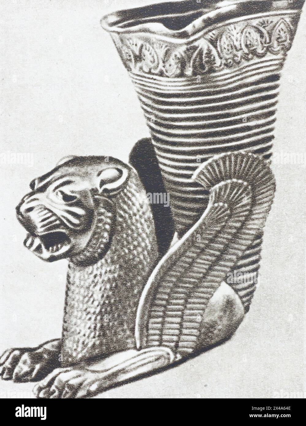 Rhyton doré (coupe de vin) en forme de lion ailé. Un exemple d'art appliqué de l'ère achéménide. Photos de la première moitié du XXe siècle. Banque D'Images