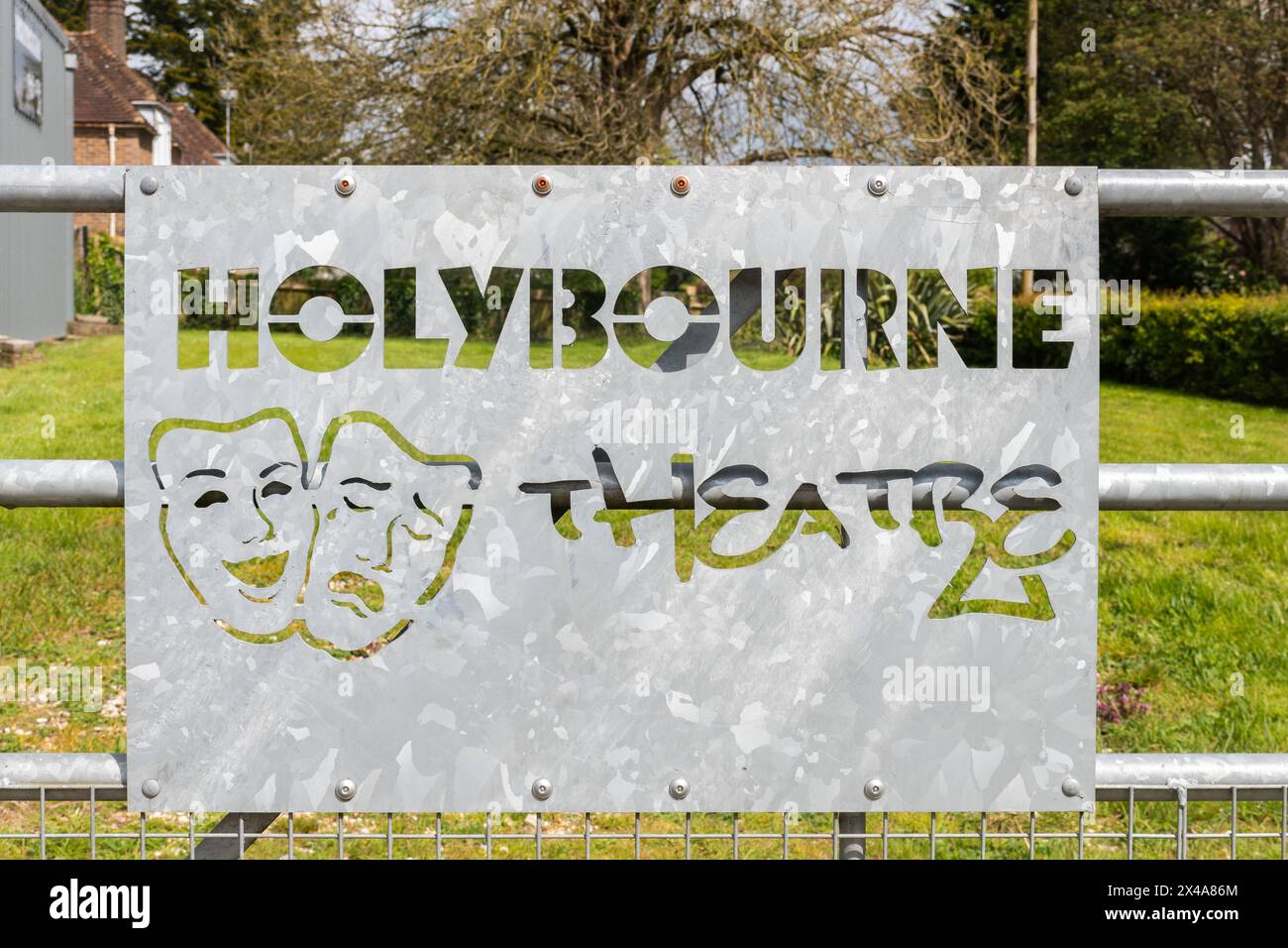 Holybourne Theatre signe sur le site du groupe de dramaturgie amateur dans le village de Holybourne, Hampshire, Angleterre, Royaume-Uni Banque D'Images