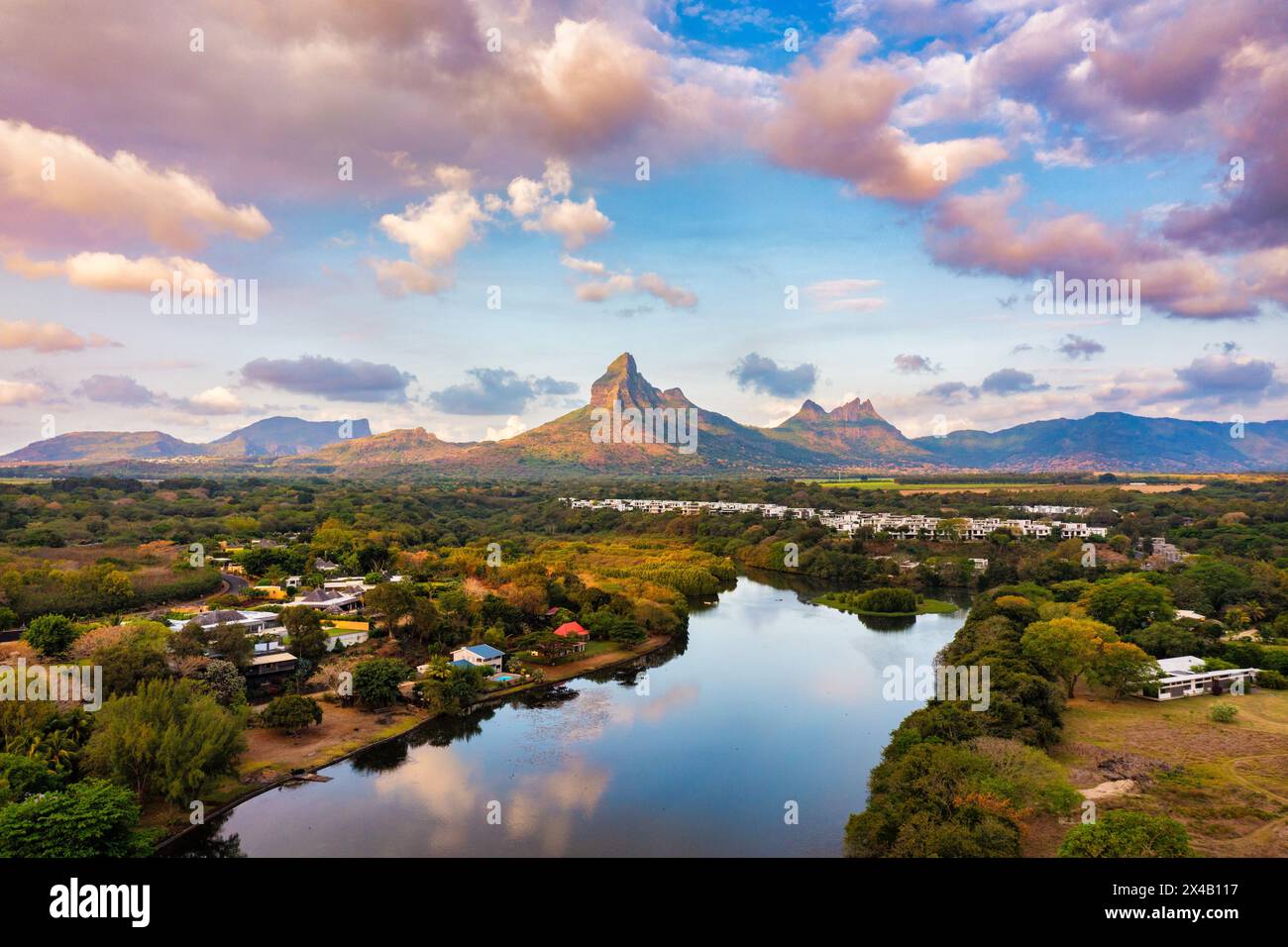Rempart vue sur la montagne depuis la baie de Tamarin, rivière Noire, nature pittoresque de l'île Maurice. Belle nature et paysages de l'île Maurice. Rempart m Banque D'Images
