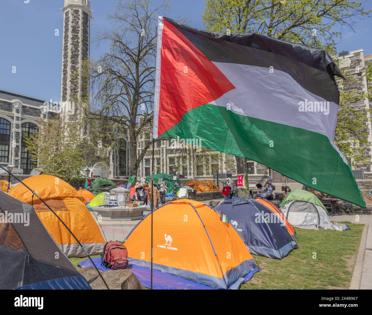 NEW YORK, NEW York – 28 avril 2024 : un campement pro-palestinien de protestation est vu au City College de la City University de New York. Banque D'Images