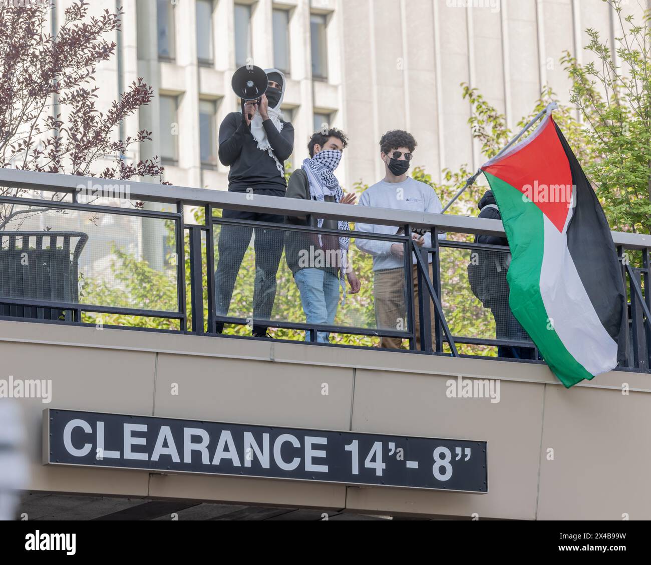 NEW YORK, N.Y. – 30 avril 2024 : rassemblement de manifestants pro-palestiniens à l'Université Columbia à Manhattan. Banque D'Images