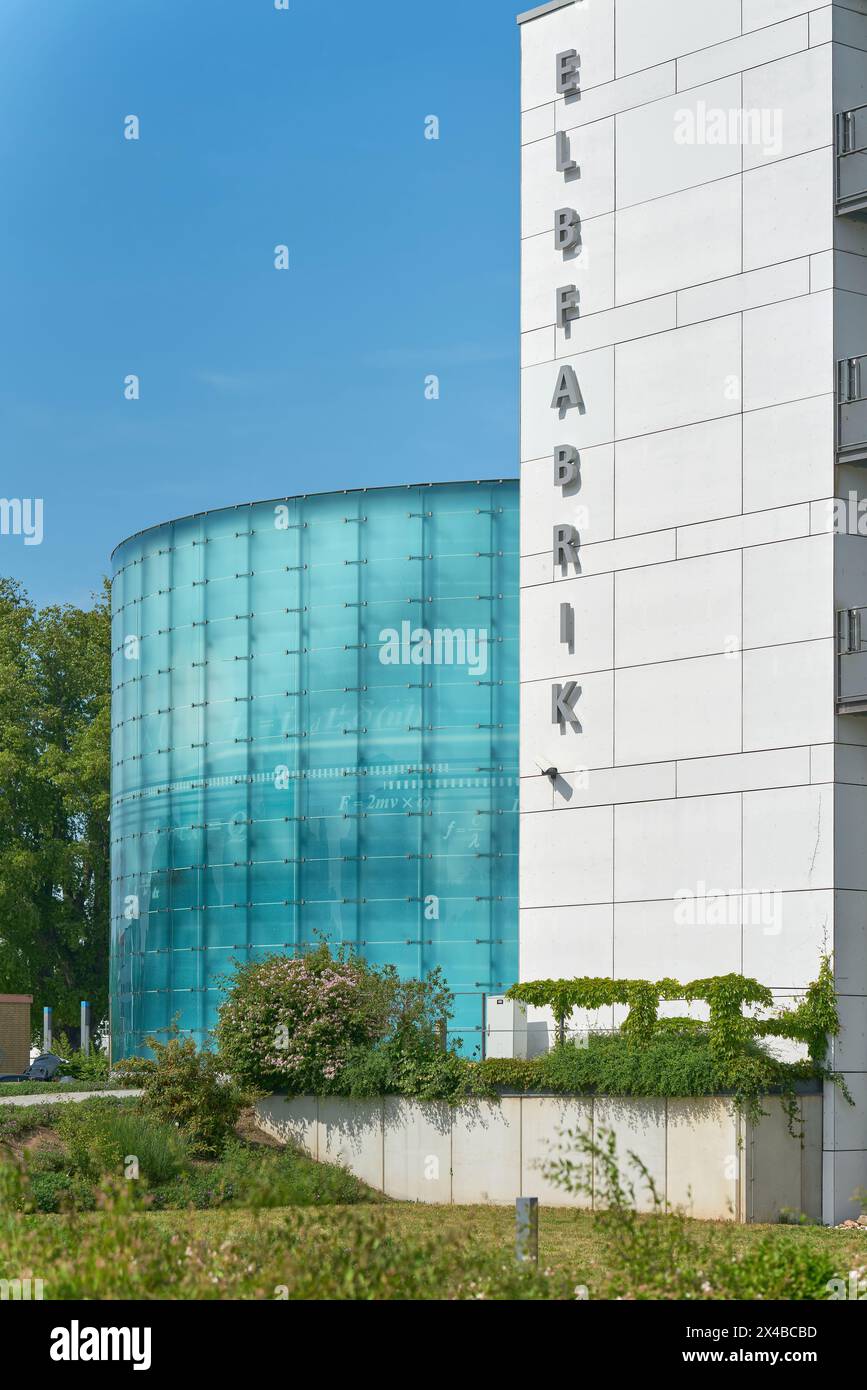 Elbfabrik, Elbe usine du Fraunhofer IFF dans le port de la Science, Wissenschaftshafen, sur l'Elbe à Magdebourg en Allemagne Banque D'Images