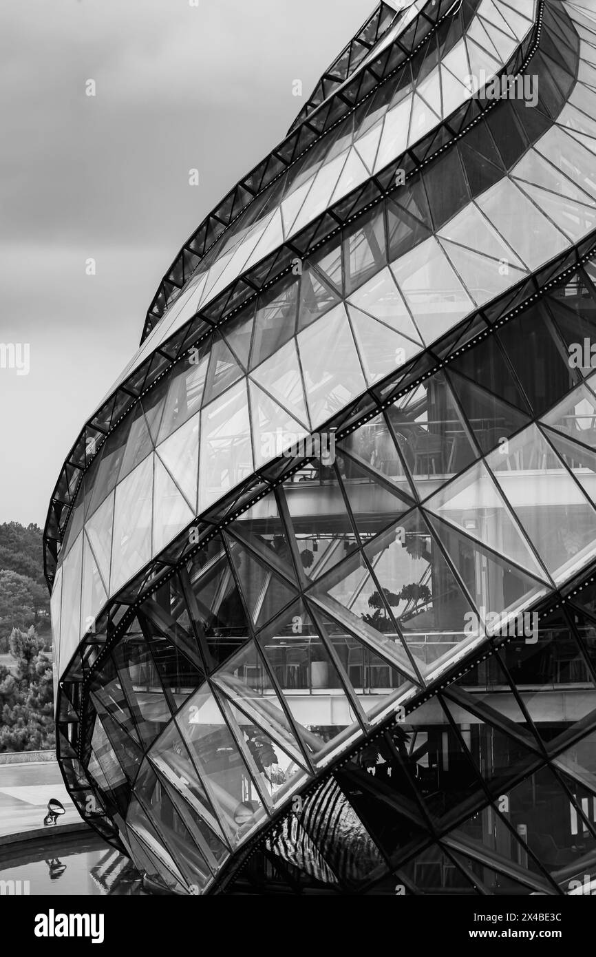 Pavillon de verre sous la forme d'un bourgeon de fleur de l'artichaut dans la place Lam Vien Vietnam. Da Lat est une destination populaire attirant des milliers de to Banque D'Images
