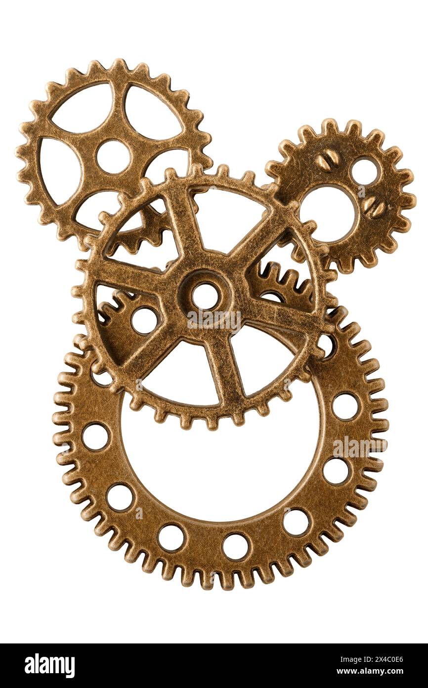 Groupe de roues dentées vieillies en bronze, disposées dans le cadre d'un mécanisme antique, isolées sur fond blanc. Élément de conception prêt à l'emploi. Banque D'Images
