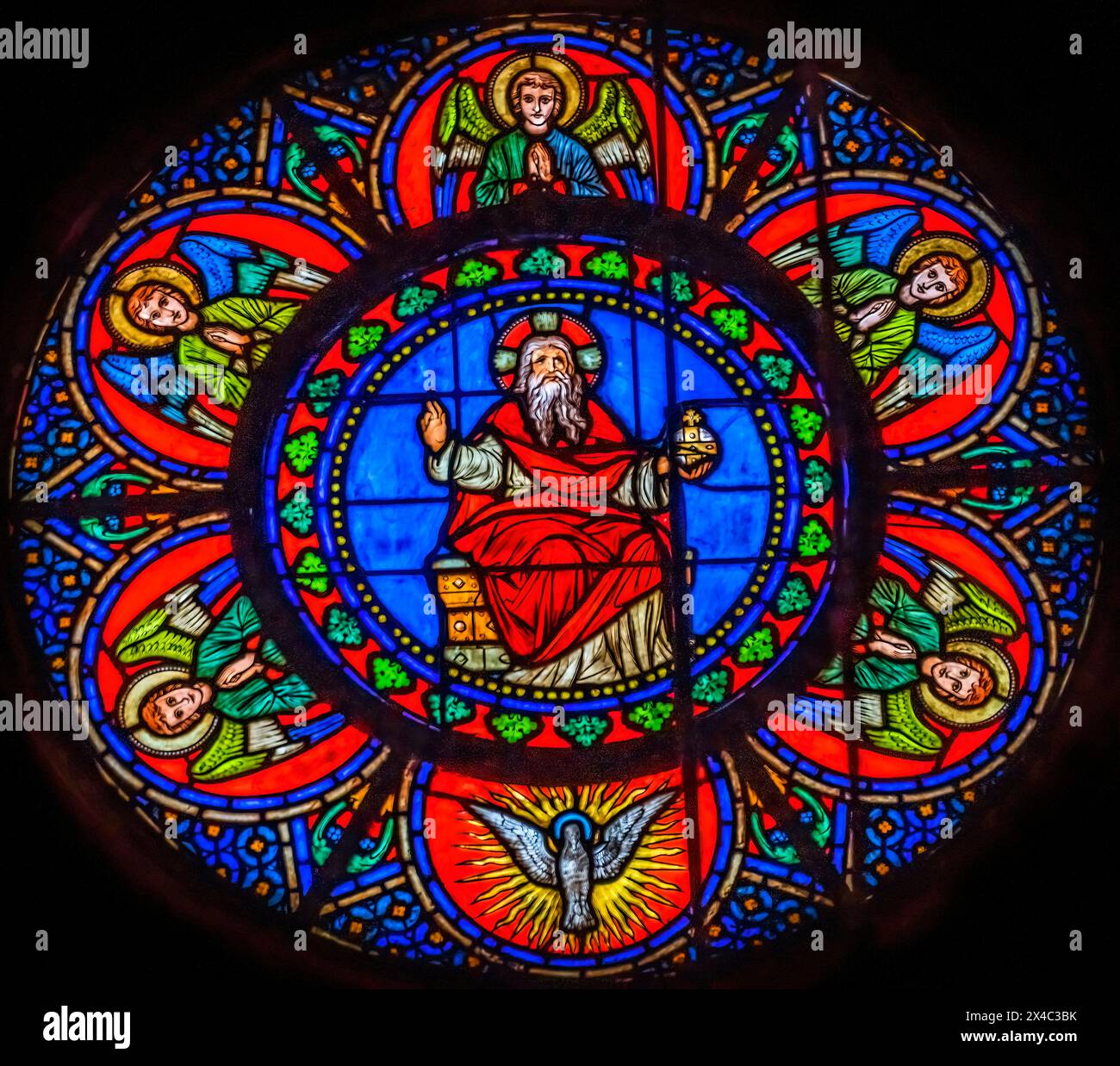 Vitrail God Angels Holy Spirit, Basilique notre-Dame de Nice, Côte d'Azur, France. Construit la plus grande église des années 1860 à Nice Banque D'Images